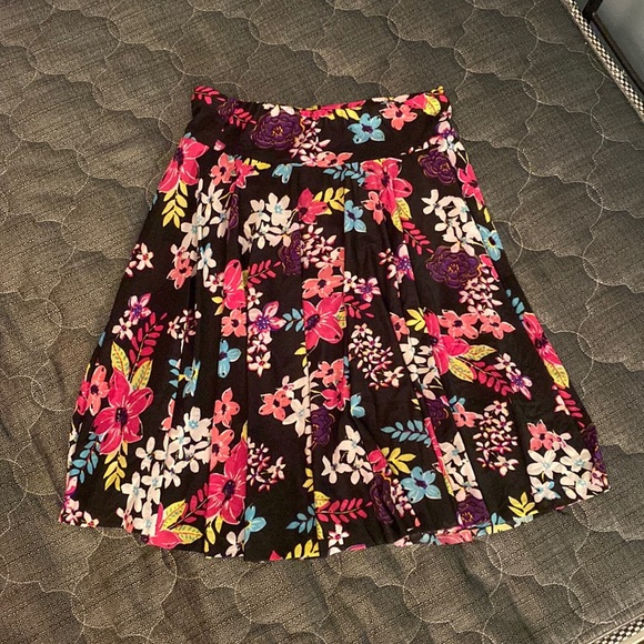Flowery black skort ardene size medium - Picture 1 of 2